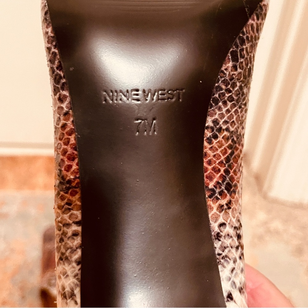 Nwob! Stunning Nine West Python Print Pumps! - image 5